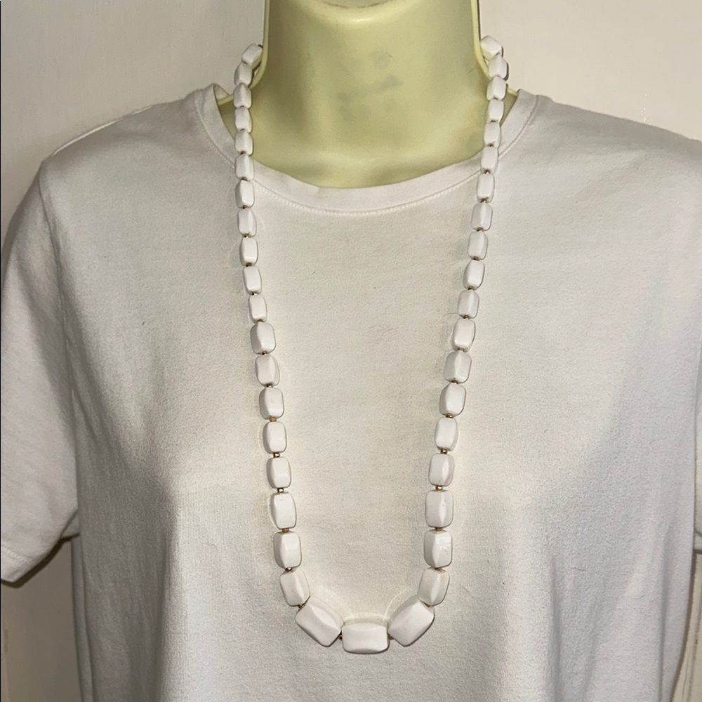 White‎ Plastic Rectangular Beaded Necklace